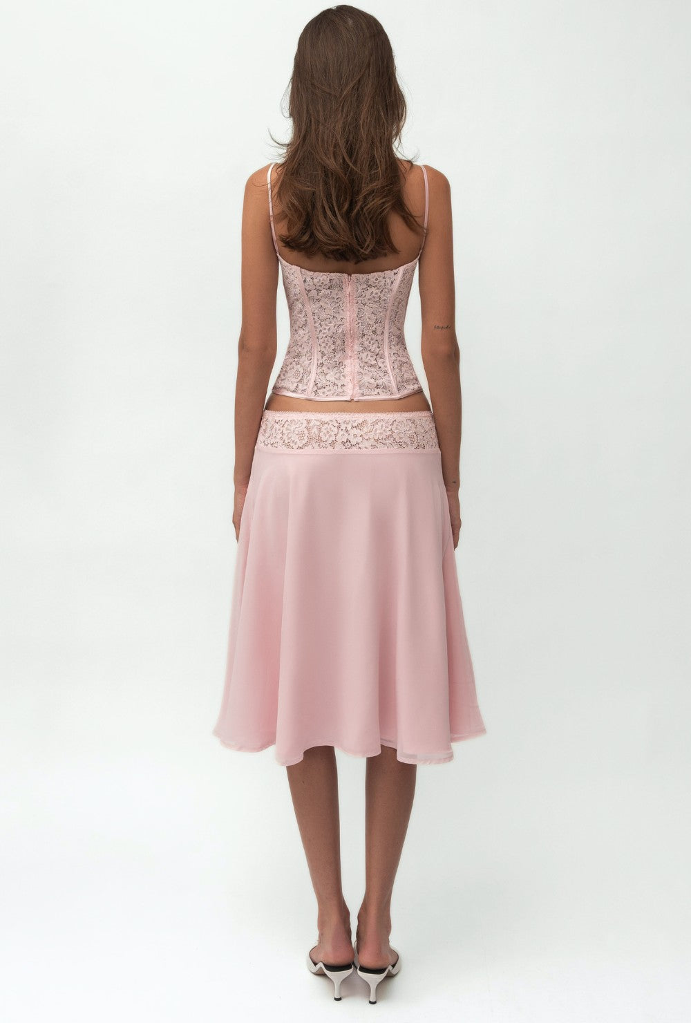 Krótki top gorsetowy z różowej koronki z fiszbinami i regulowanymi ramiączkami