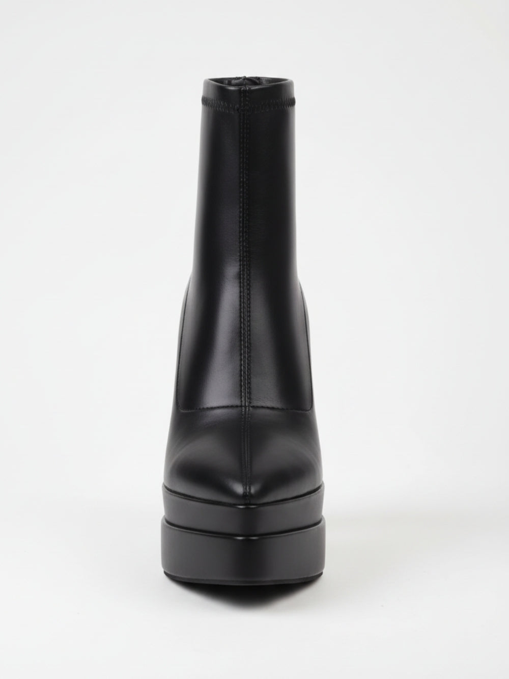 Botki z eko skóry na bardzo wysokiej platformie z dopasowaną cholewką i szerokim obcasem słupkiem