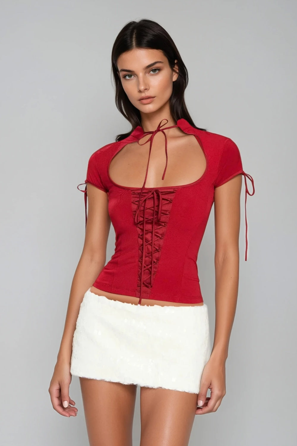 Bluzka z czerwonym wiązaniem inspirowana tradycyjnym chińskim stylem