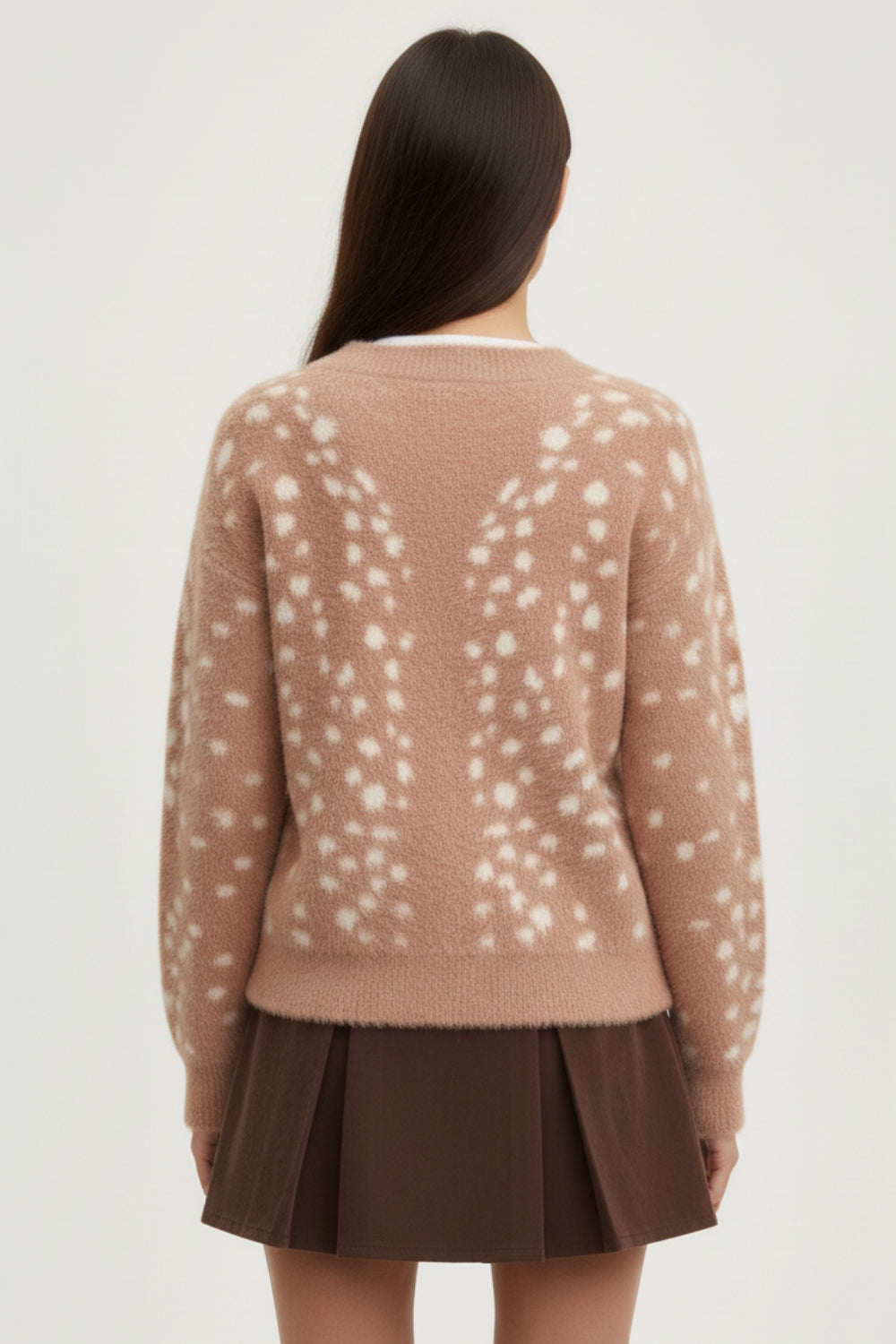 Karmelowy puszysty kardigan w dzianinowy wzór jelonka z dekoltem V i zapięciem na guziki