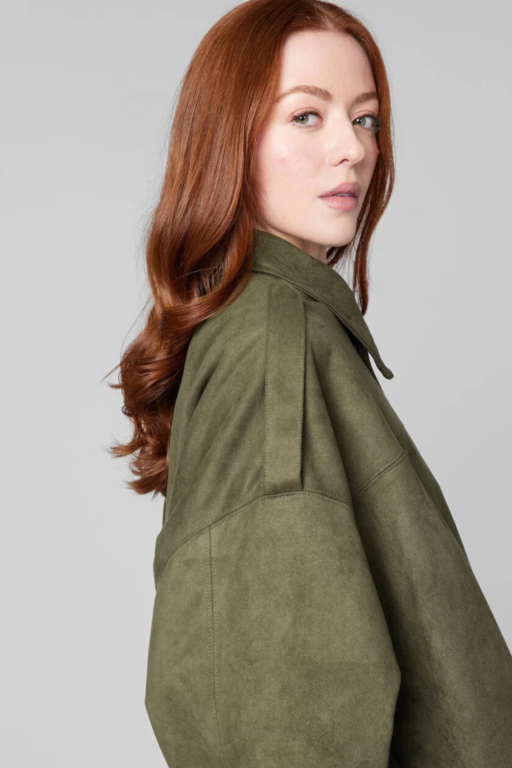 Krótka kurtka oversize z kołnierzem, fason bomber