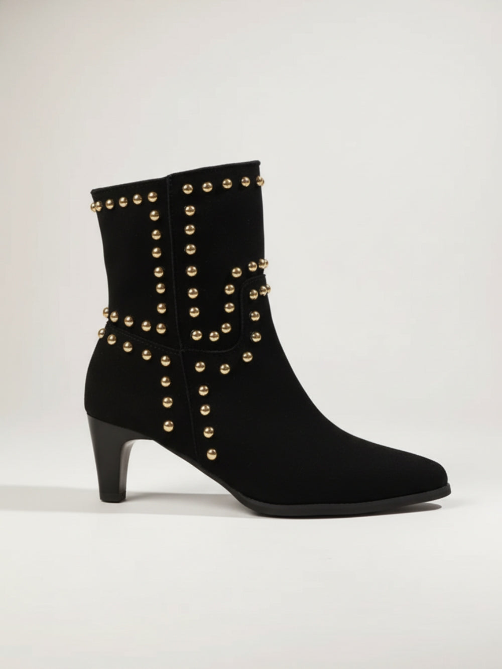 Botki z eko zamszu na niskim obcasie z metalowymi nitami