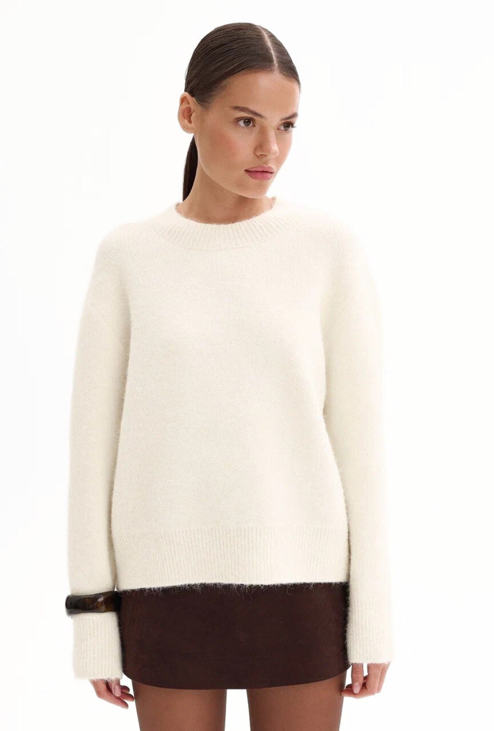 Sweter z okrągłym dekoltem z miękkiej puszystej dzianiny z mieszanki wełny o swobodnym kroju