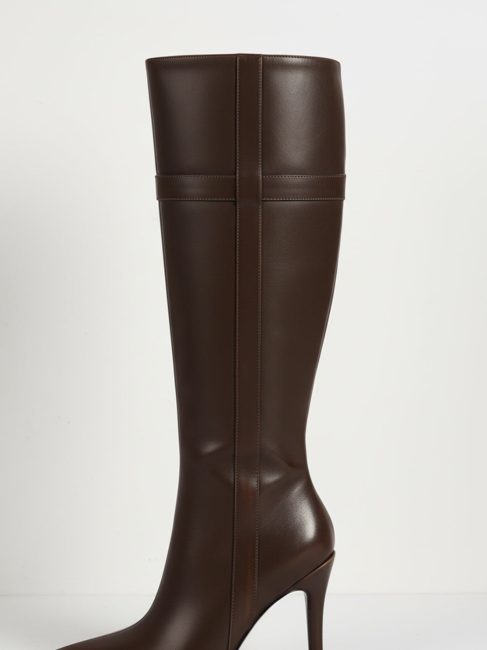 Brązowe kozaki na szpilce pod kolano ze sztucznej skóry z wąską cholewką i szpiczastym noskiem