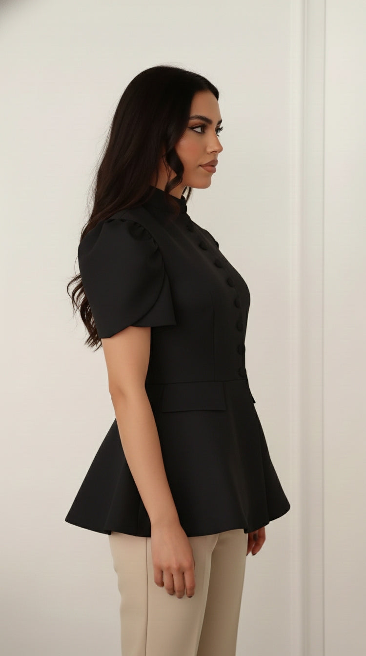 Marynarka peplum z krótkim rękawem, stójką i rzędem oblekanych guzików z przodu