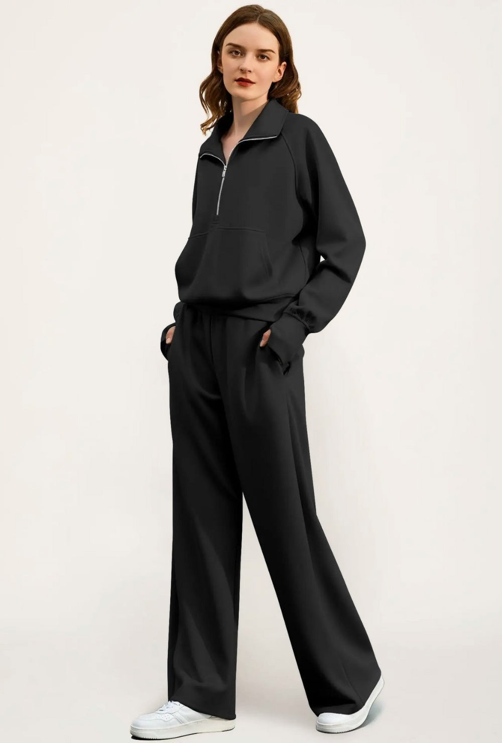 Dresowy komplet z bluzą typu half-zip o luźnym kroju i szerokimi spodniami z prostą nogawką