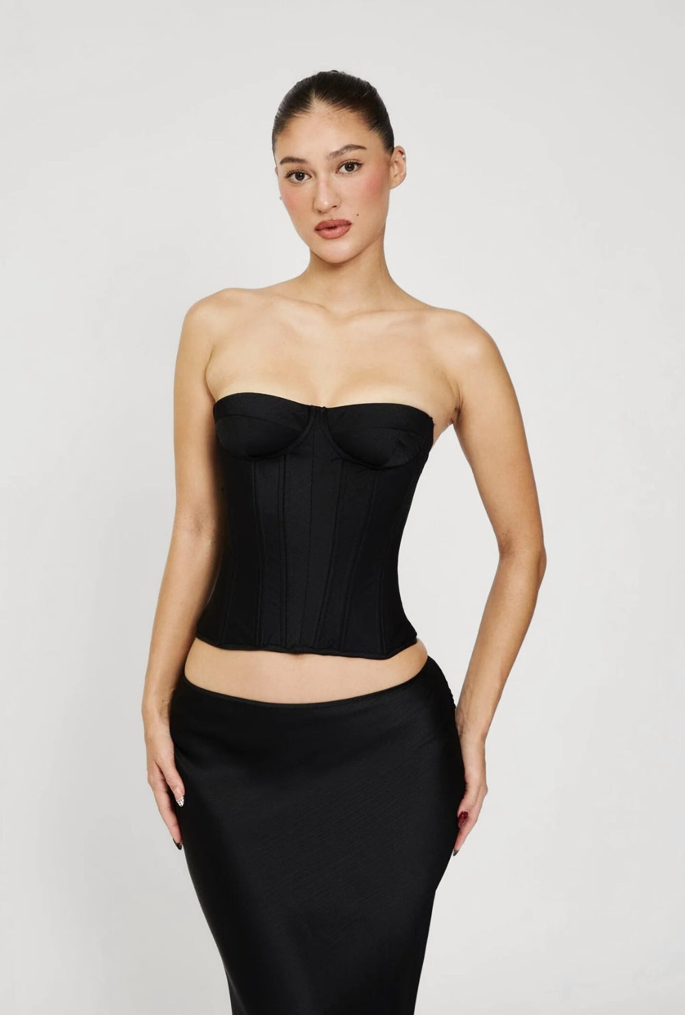 Gorset satynowy bez ramiączek z fiszbinami i wiązaniem z tyłu