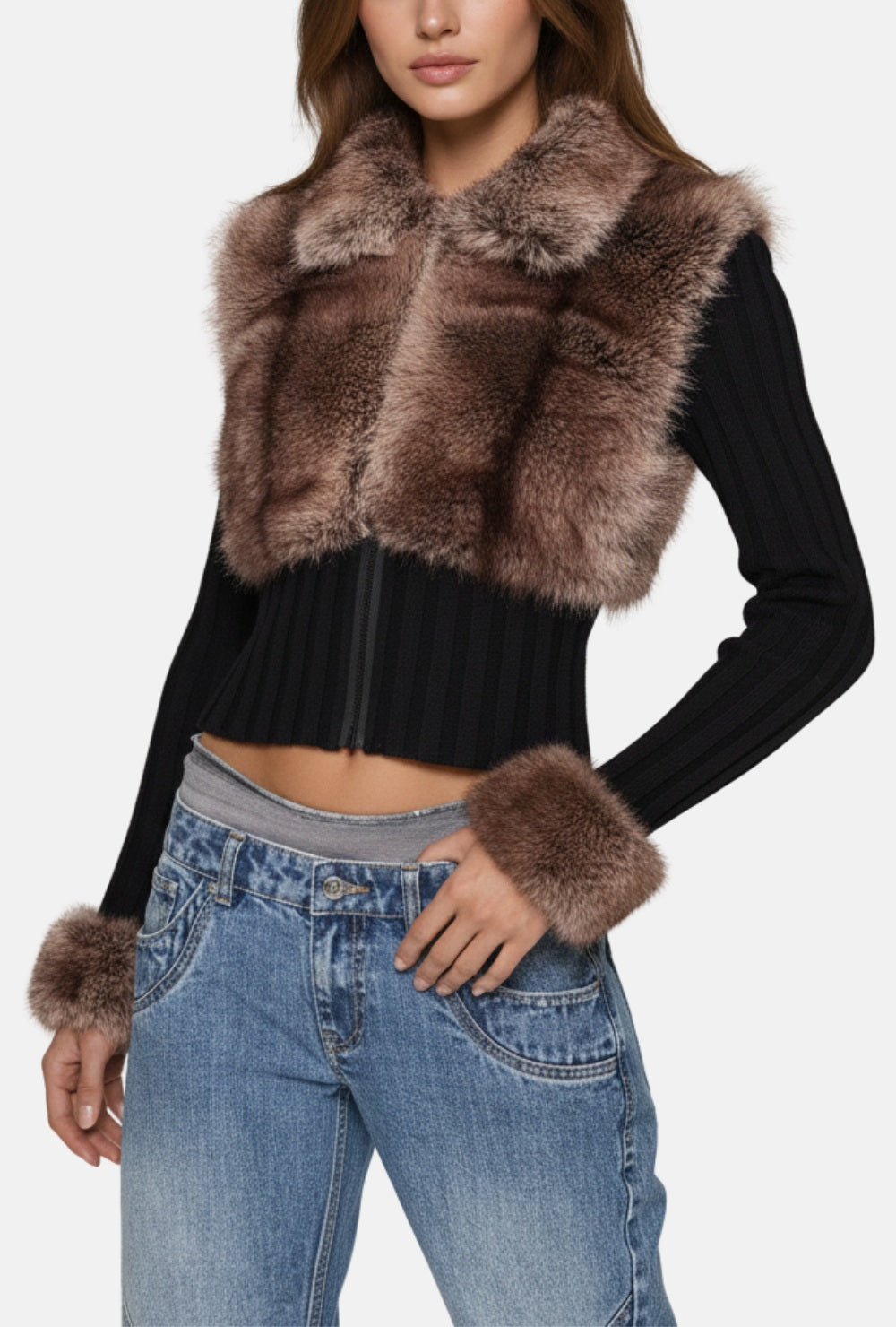 Sweter z prążkowanej dzianiny z futrzanymi detalami i zamkiem z przodu