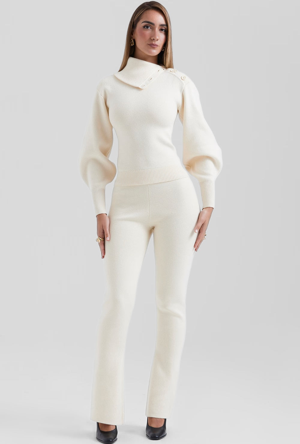 Zestaw z Dzianiny z Golfem i Spodniami o Kroju Flare z Bocznymi Guzikami