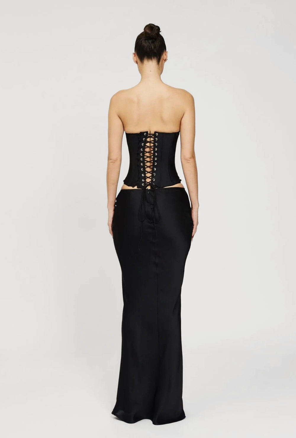 Gorset satynowy bez ramiączek z fiszbinami i wiązaniem z tyłu