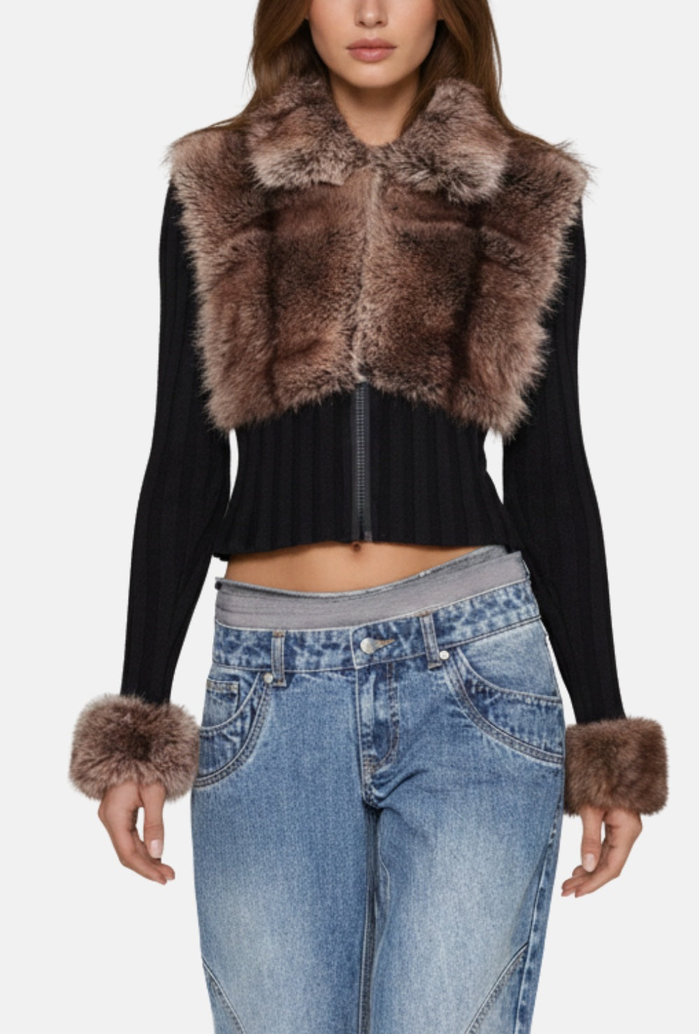 Sweter z prążkowanej dzianiny z futrzanymi detalami i zamkiem z przodu
