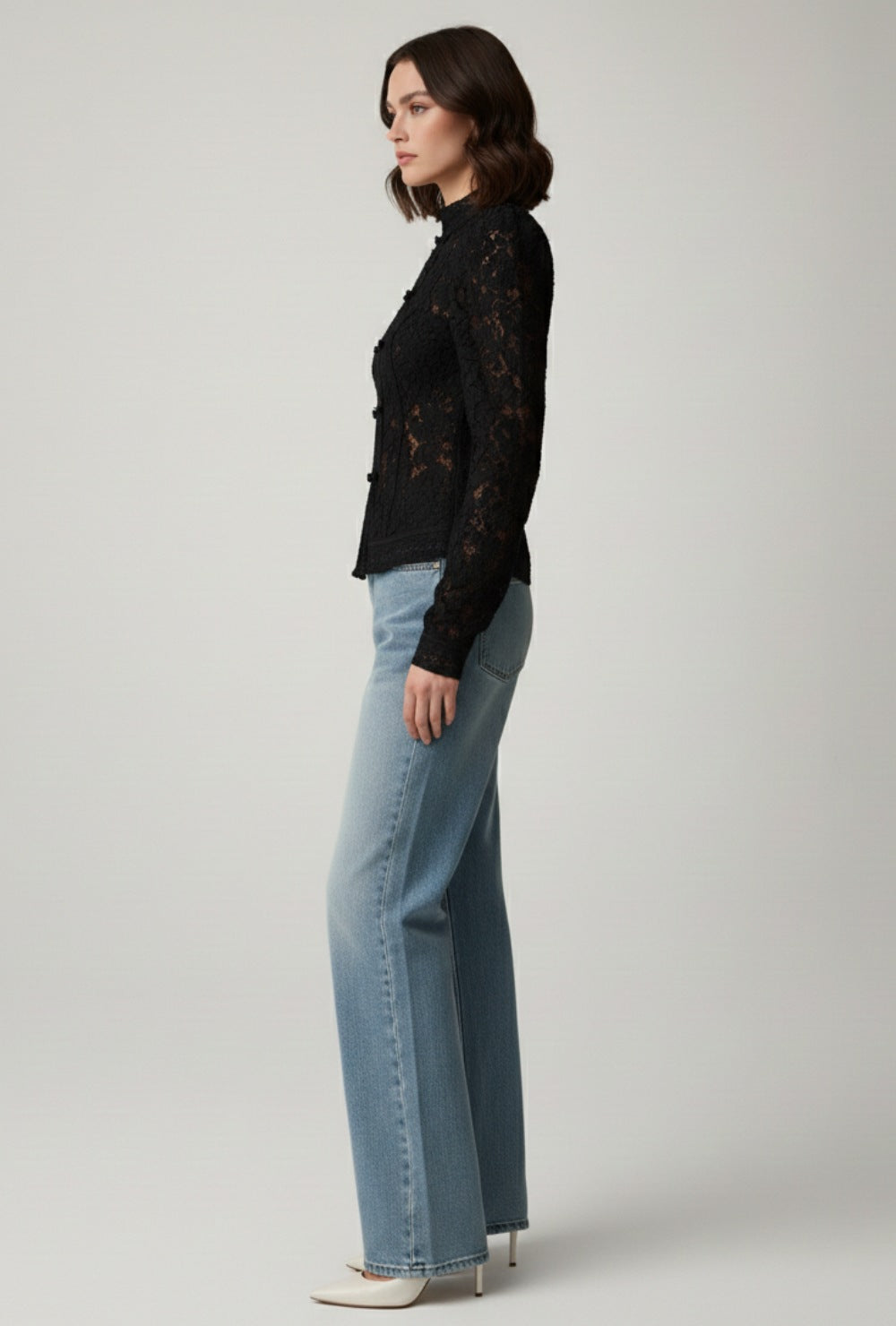 Dopasowana bluzka z kwiatowej koronki ze stójką i żabkami z długimi rękawami