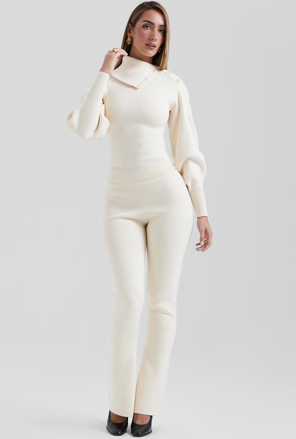 Zestaw z Dzianiny z Golfem i Spodniami o Kroju Flare z Bocznymi Guzikami