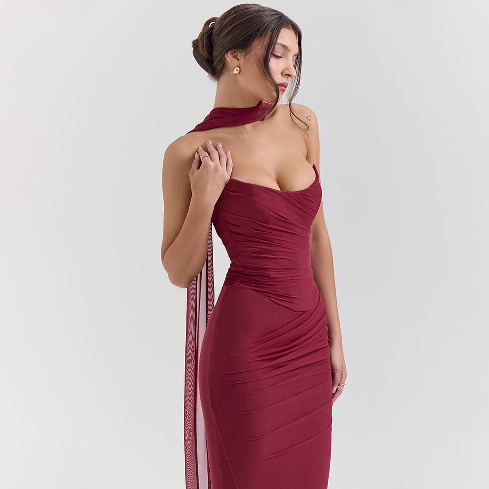 Elegancka sukienka z gorsetem i szarfą