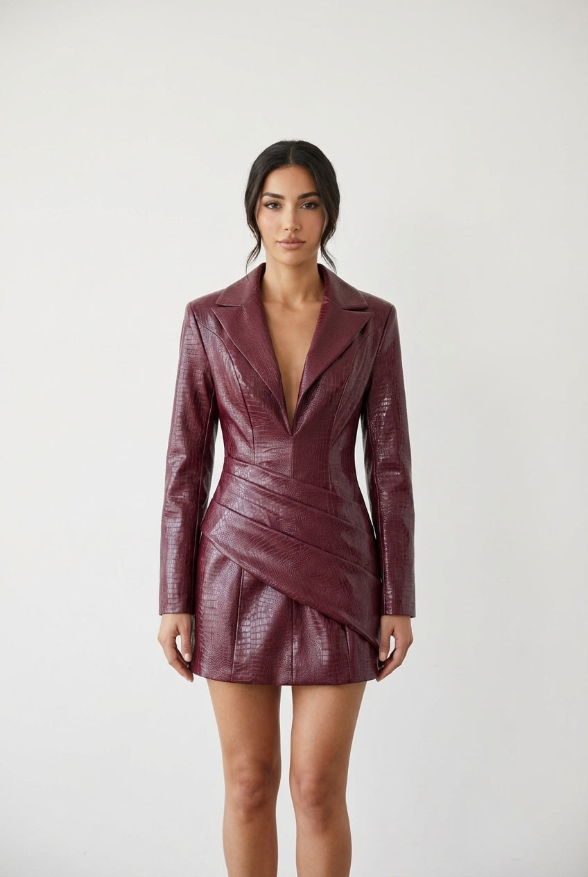 Bordowa marynarka-sukienka z fakturą krokodyla ze sztucznej skóry