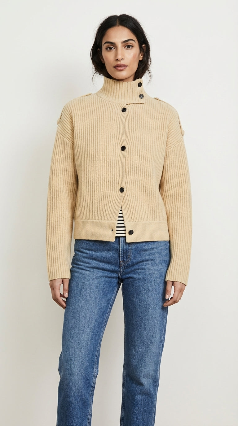 Beżowy prążkowany sweter kardigan z golfem zapinanym na guziki o luźnym kroju