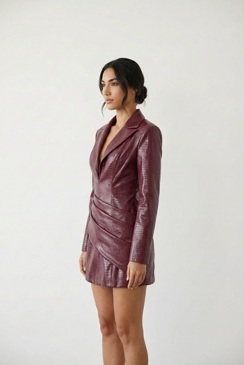 Bordowa marynarka-sukienka z fakturą krokodyla ze sztucznej skóry