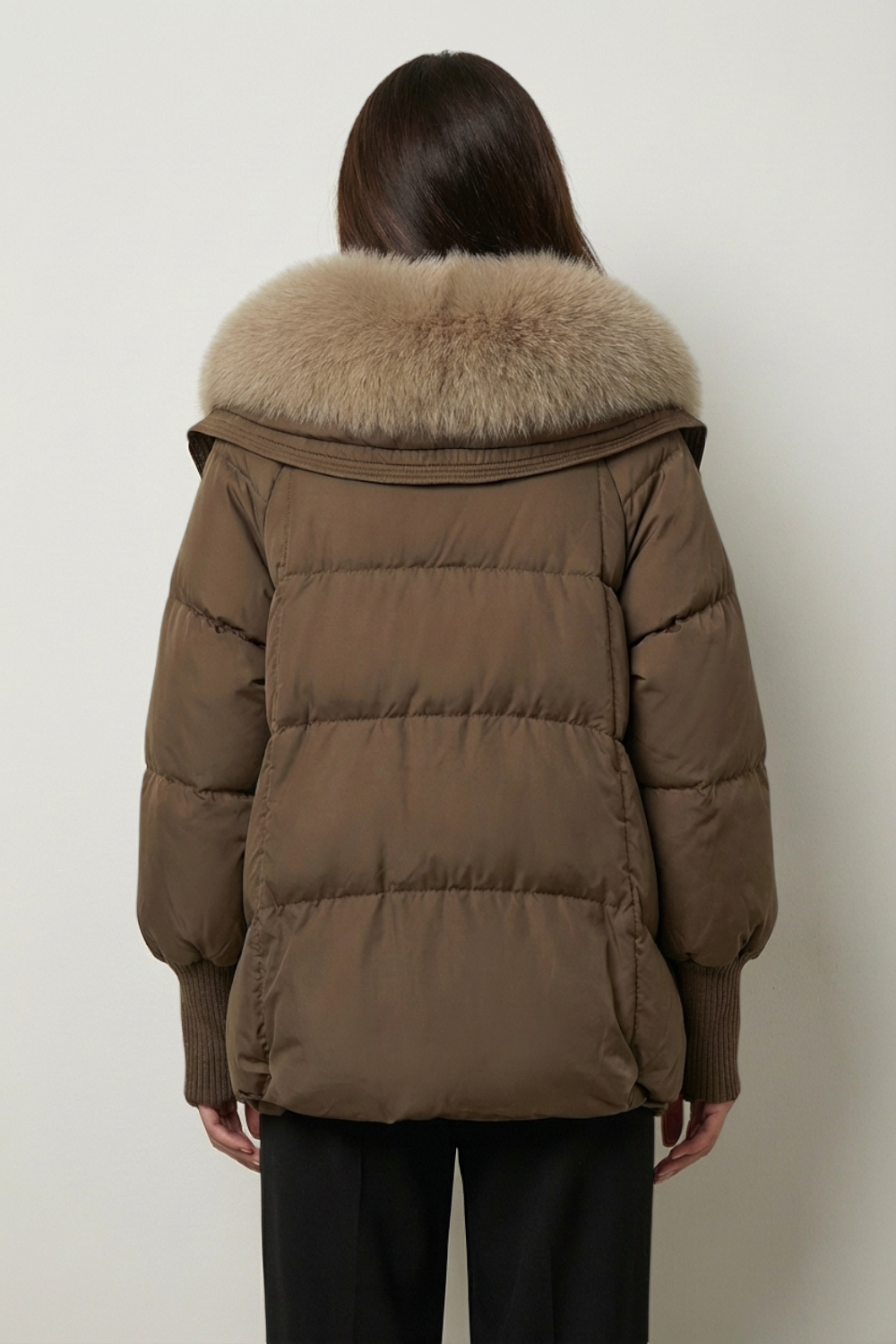 Kurtka zimowa oversize pikowana z dużym kołnierzem ze sztucznego futra i regulacją dołu