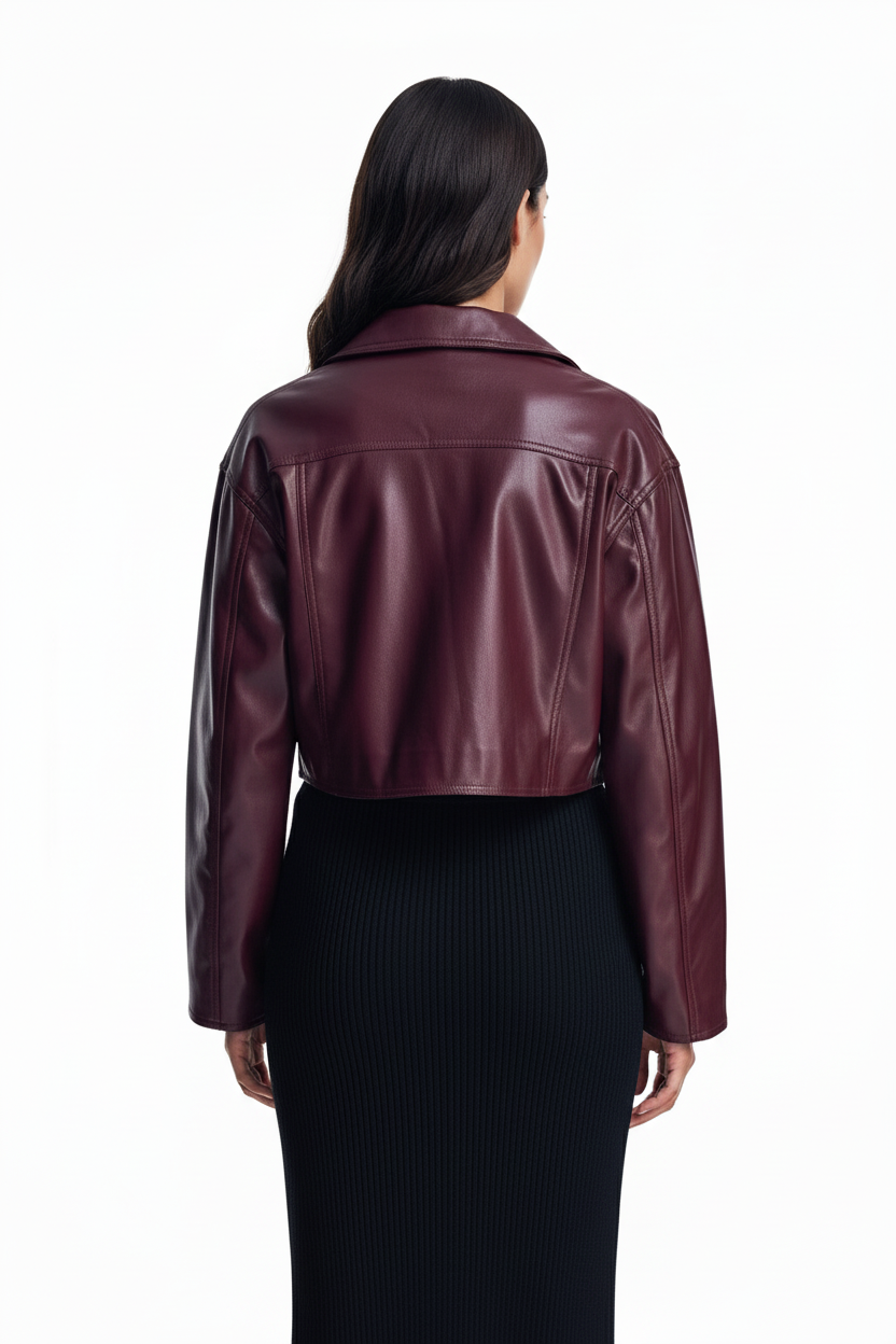 Bordowa krótka kurtka z eko skóry z dużymi kieszeniami i kołnierzem z klapami