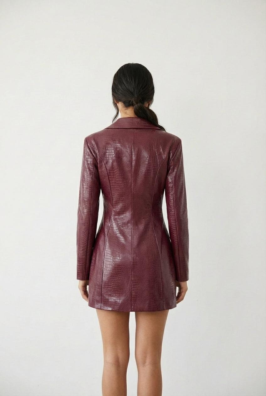 Bordowa marynarka-sukienka z fakturą krokodyla ze sztucznej skóry