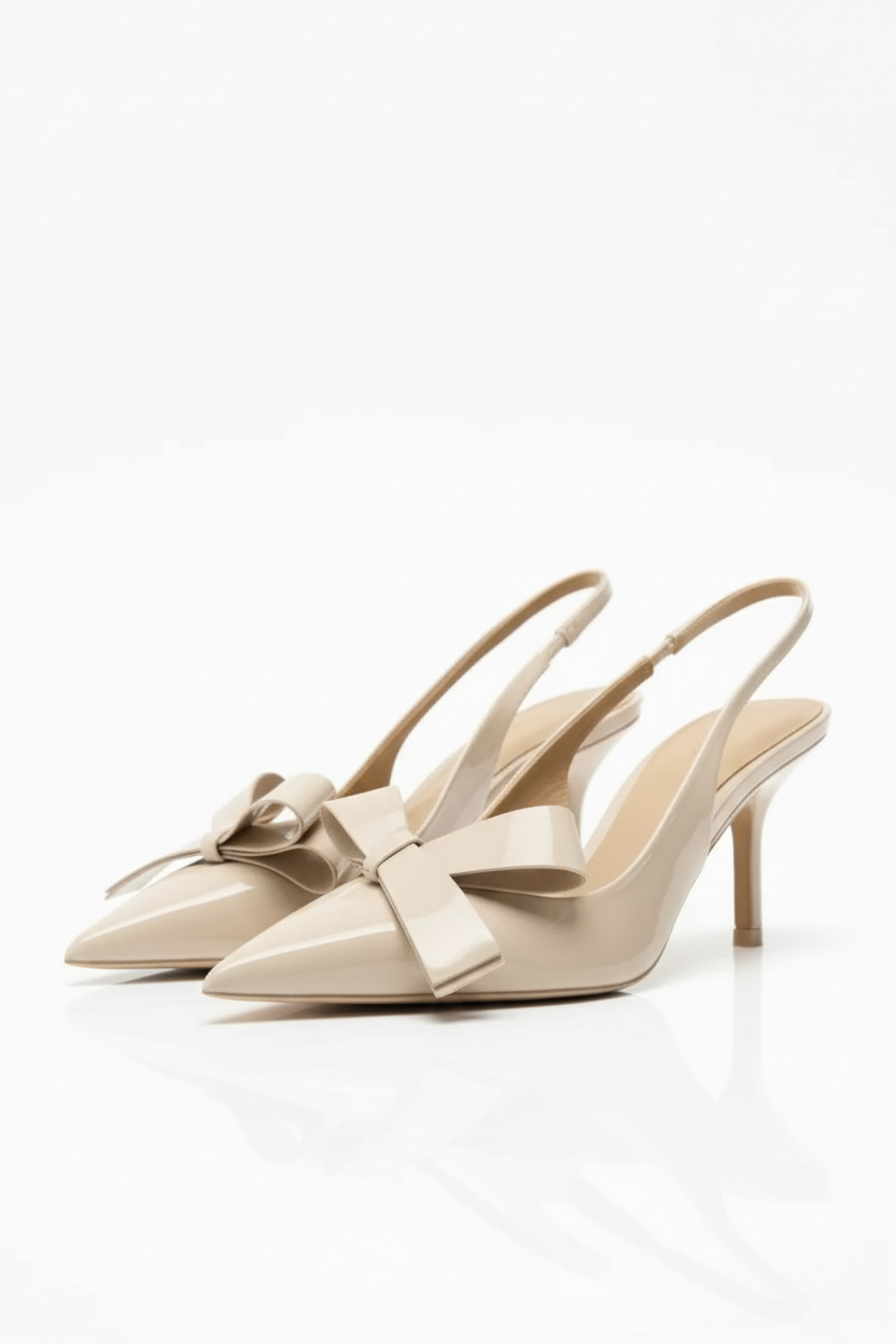 Beżowe lakierowane czółenka slingback ze sztucznej skóry z kokardą na niskiej szpilce