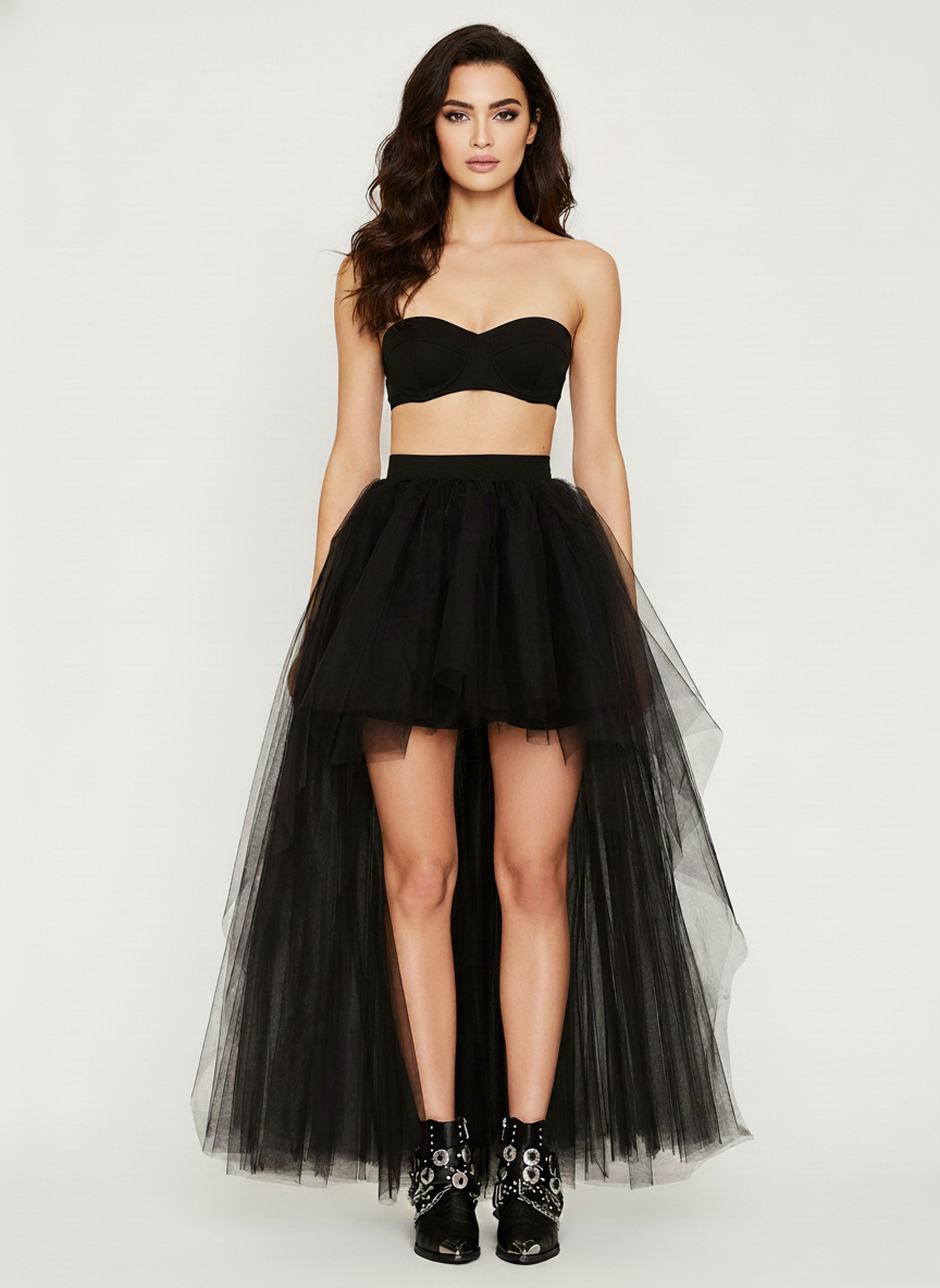 Tiulowa spódnica o asymetrycznej długości z warstwowym dołem