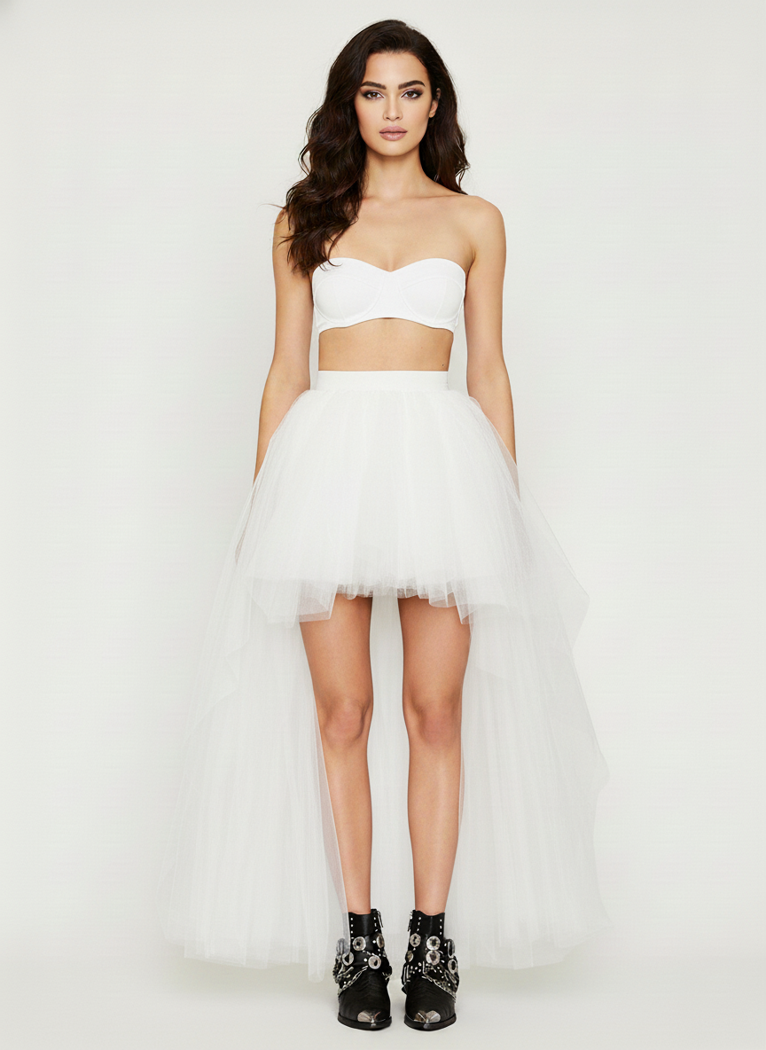 Tiulowa spódnica o asymetrycznej długości z warstwowym dołem