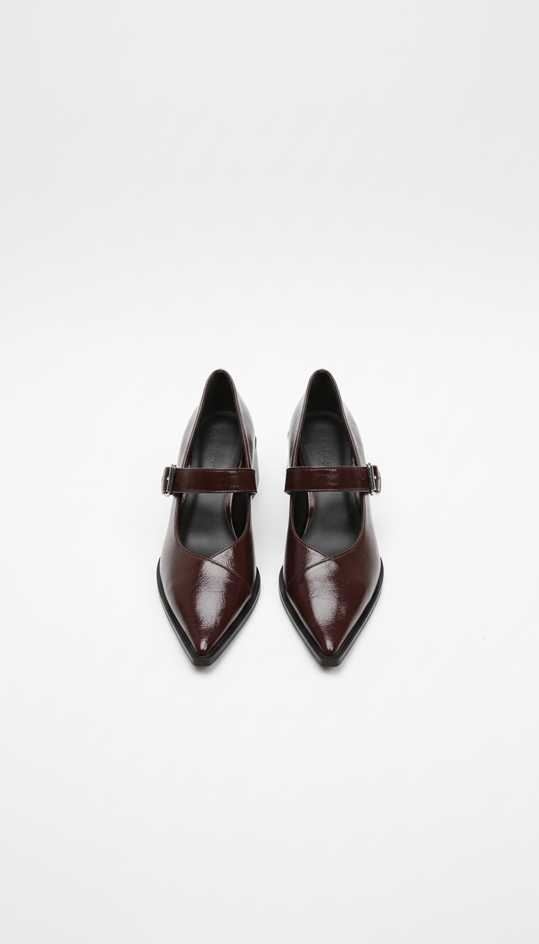 Czółenka na słupku z ostrym noskiem z paskiem i klamrą