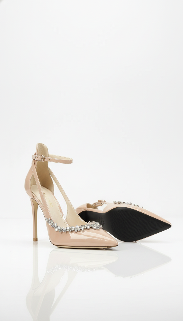 Szpilki z noskiem w szpic na cienkim obcasie z paskiem wokół kostki i kryształową aplikacją