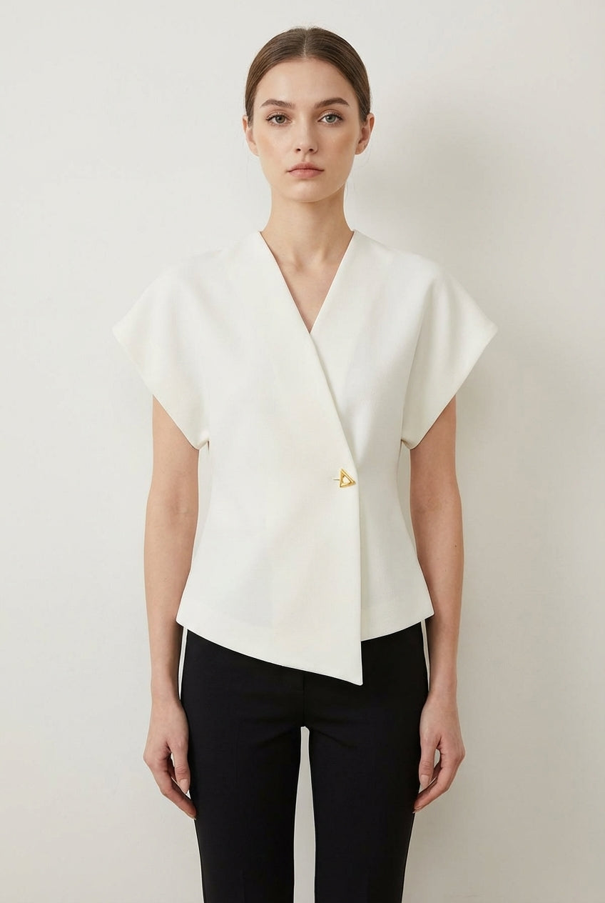 Taliowana bluzka kopertowa z dekoltem V, przedłużonymi rękawkami typu cap i asymetrycznym zapięciem