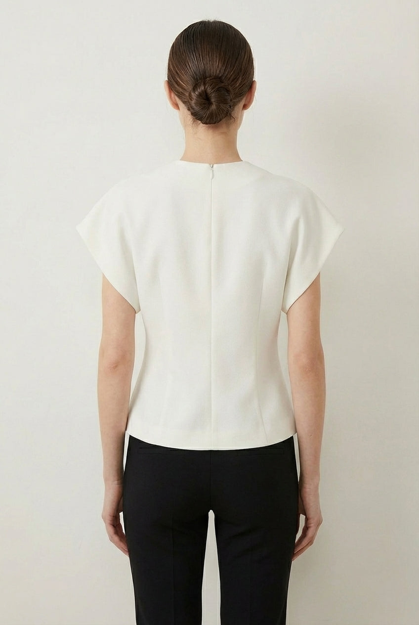 Taliowana bluzka kopertowa z dekoltem V, przedłużonymi rękawkami typu cap i asymetrycznym zapięciem