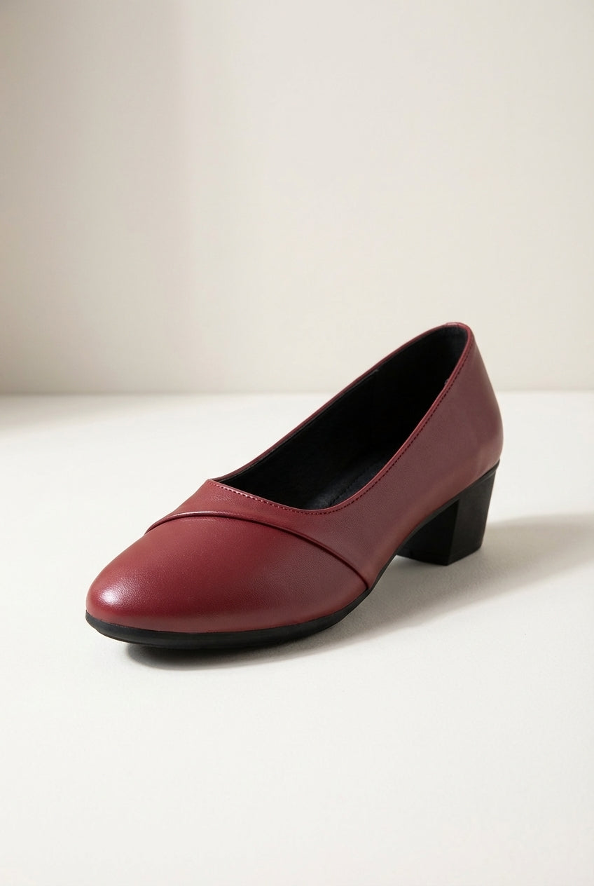 Klasyczne czółenka na stabilnym obcasie o zaokrąglonym nosku