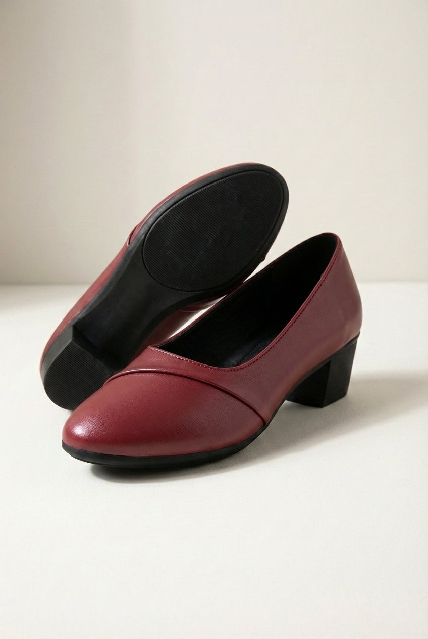 Klasyczne czółenka na stabilnym obcasie o zaokrąglonym nosku