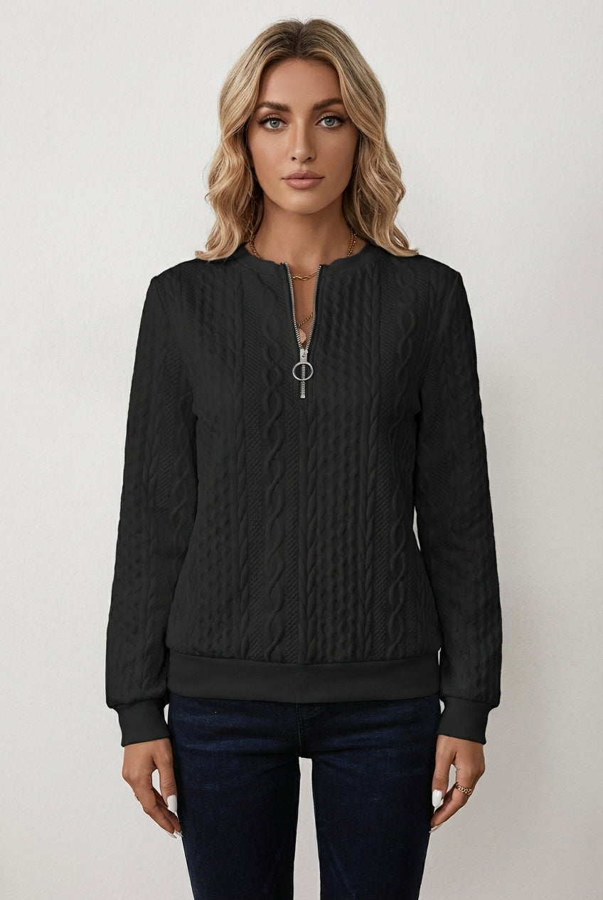 Sweter dzianinowy z warkoczowym splotem z krótkim zamkiem przy dekolcie i ściągaczami