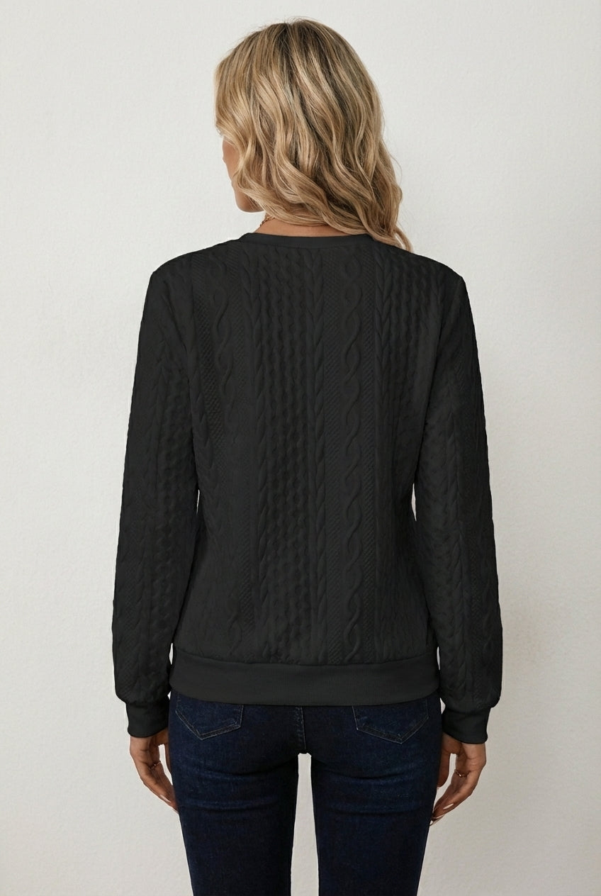 Sweter dzianinowy z warkoczowym splotem z krótkim zamkiem przy dekolcie i ściągaczami