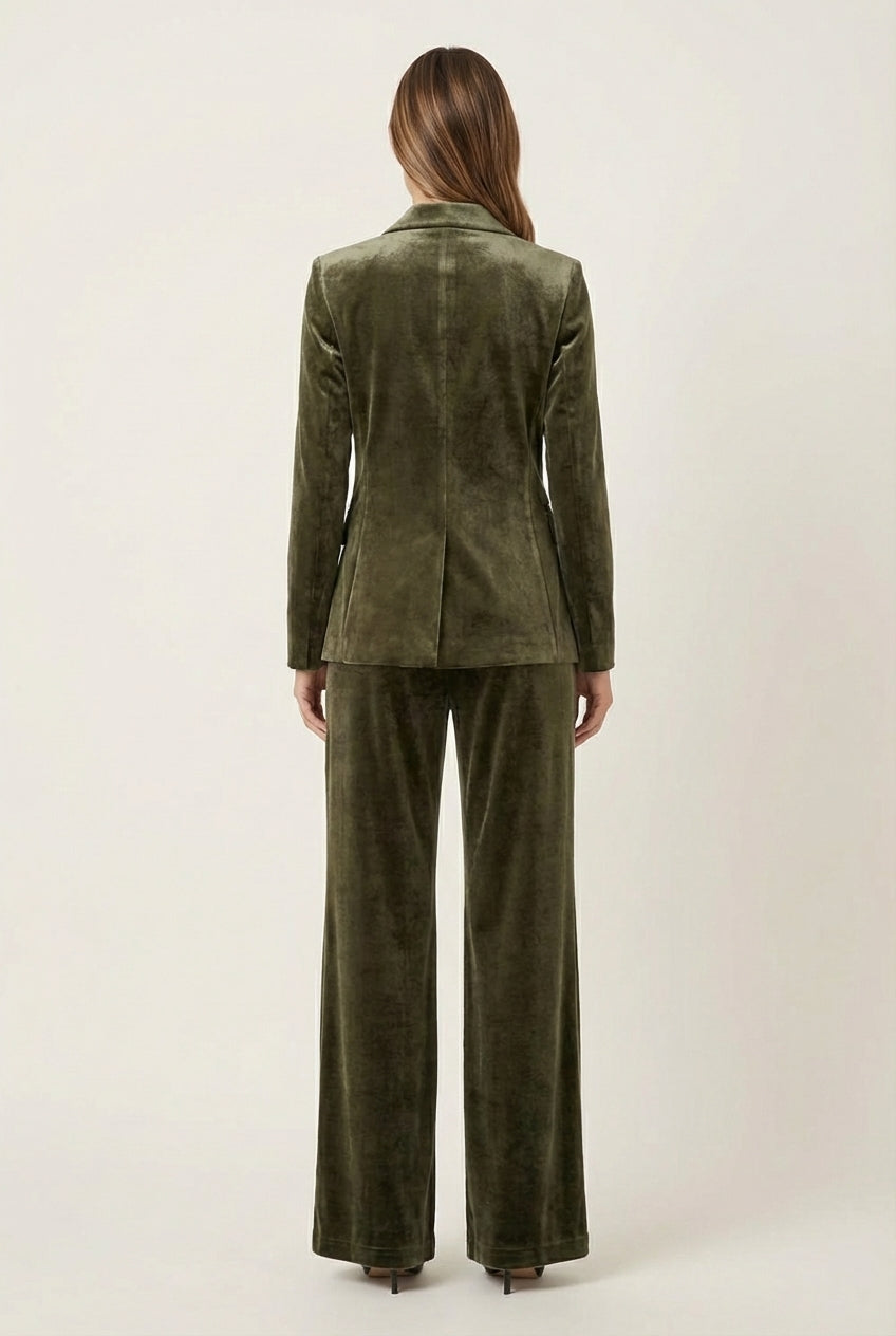 Elegancki komplet welurowy z dwurzędową marynarką